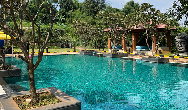 hotels with pools in mumbai